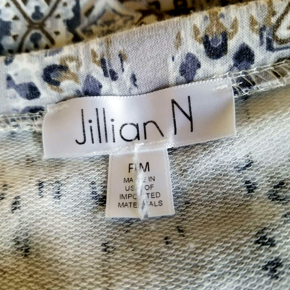 Jillian N multicolor long sleeve Pullover Top corrugated with a tie - Size M - Picture 4 of 4